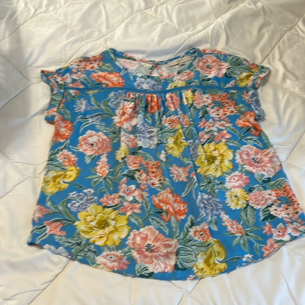 Loft multi media top